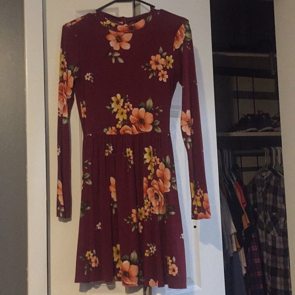 Forever 21 Dresses & Skirts - Burgundy high neck forever 21 floral dress sz S